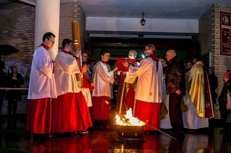 Wielka Sobota - Liturgia Wigilii Paschalnej [foto]