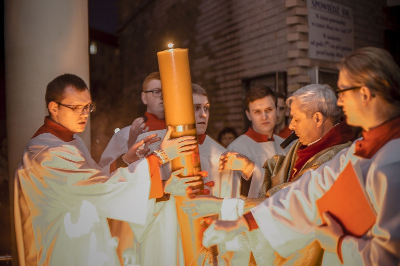 Wielka Sobota - Liturgia Wigilii Paschalnej [foto]