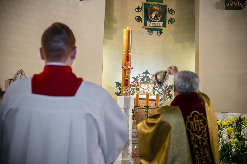 Wielka Sobota - Liturgia Wigilii Paschalnej [foto]
