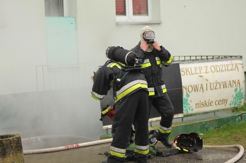 Pożar sklepu z odzieżą nową i używaną [foto/wideo]