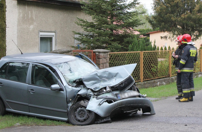 Zderzenie autobusu z osobówką w Pilchowie [foto]