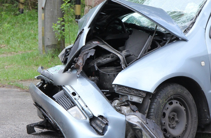 Zderzenie autobusu z osobówką w Pilchowie [foto]