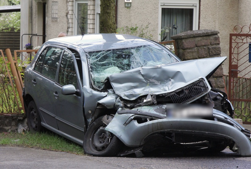 Zderzenie autobusu z osobówką w Pilchowie [foto]