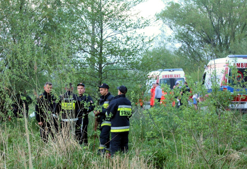Dwaj bracia utonęli w kanale przy zakładach [foto/wideo]