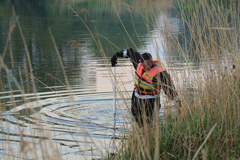 Dwaj bracia utonęli w kanale przy zakładach [foto/wideo]