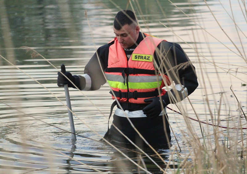 Dwaj bracia utonęli w kanale przy zakładach [foto/wideo]