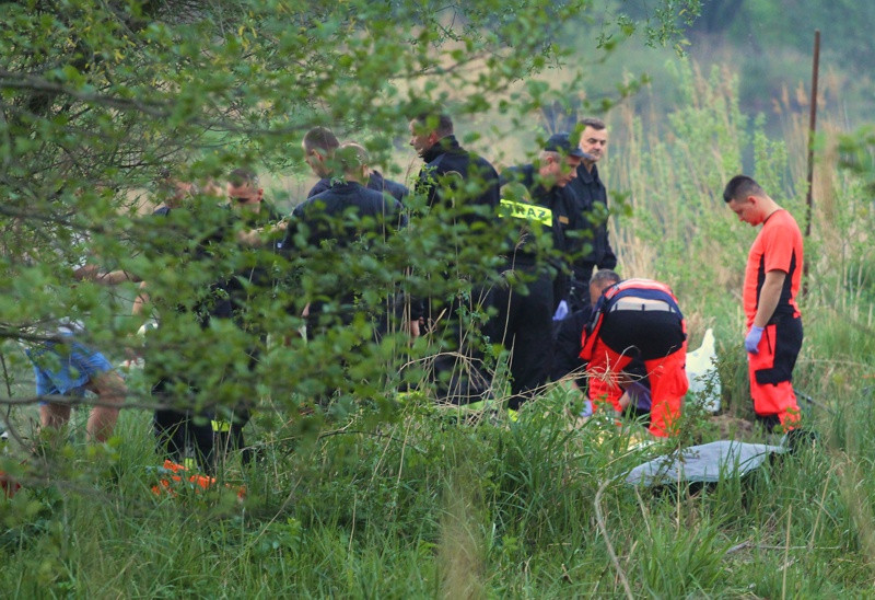 Dwaj bracia utonęli w kanale przy zakładach [foto/wideo]