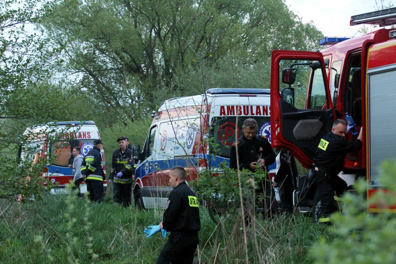 Dwaj bracia utonęli w kanale przy zakładach [foto/wideo]