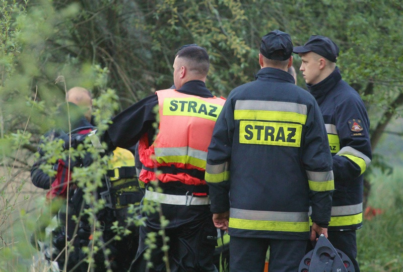 Dwaj bracia utonęli w kanale przy zakładach [foto/wideo]