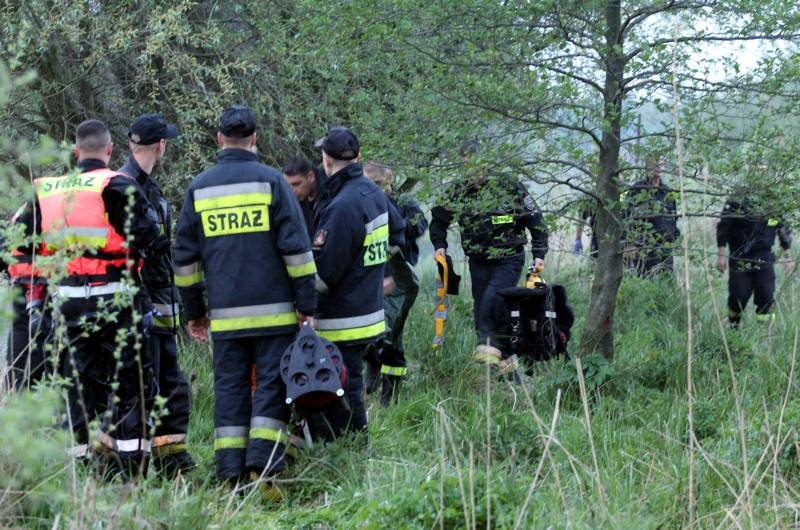 Dwaj bracia utonęli w kanale przy zakładach [foto/wideo]