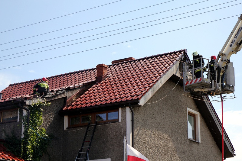 Pożar w budynku jednorodzinnym w Trzebieży [foto/wideo]