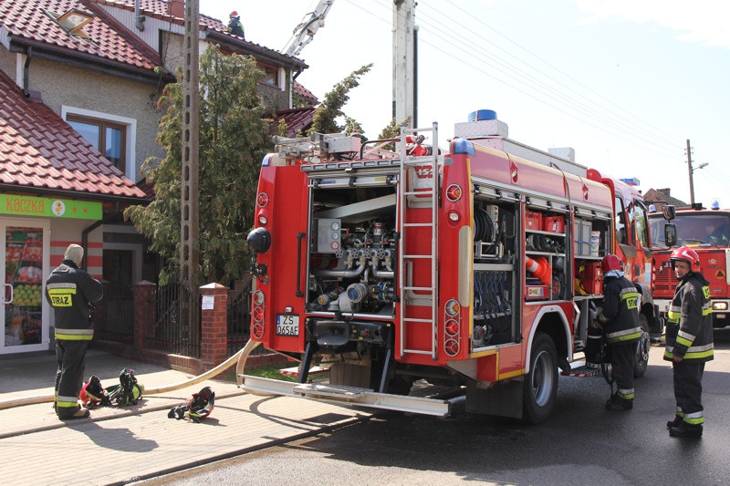 Pożar w budynku jednorodzinnym w Trzebieży [foto/wideo]