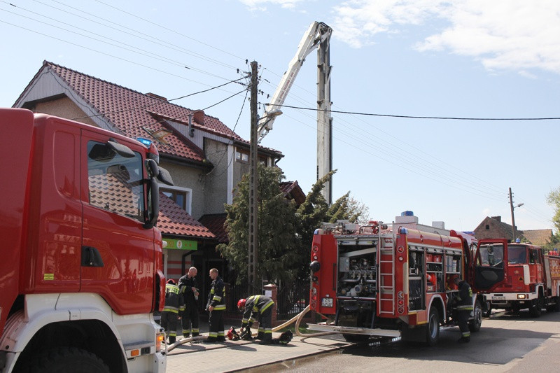 Pożar w budynku jednorodzinnym w Trzebieży [foto/wideo]