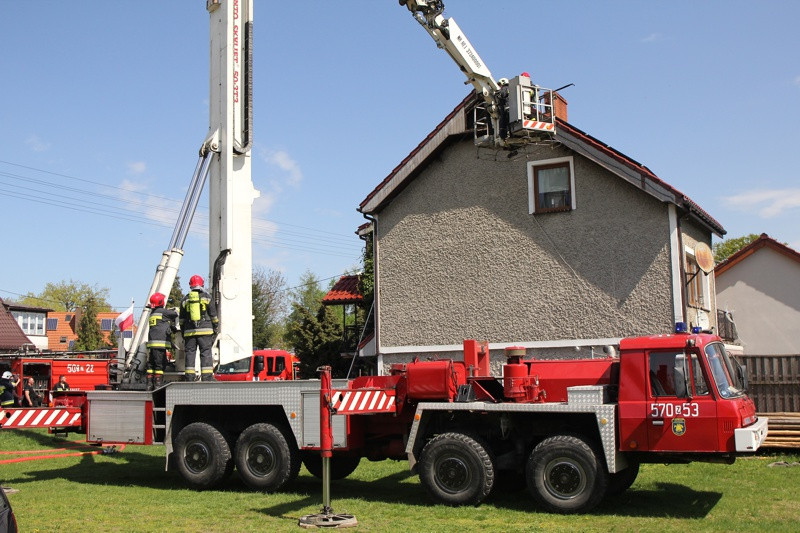 Pożar w budynku jednorodzinnym w Trzebieży [foto/wideo]