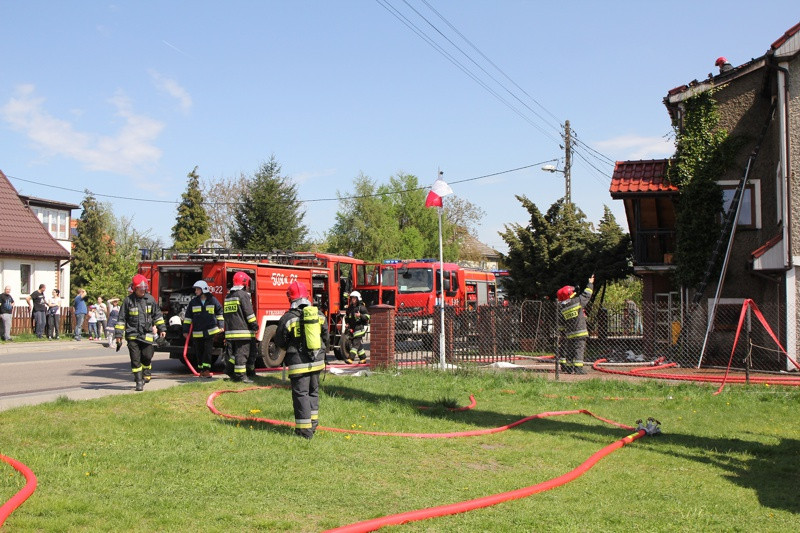 Pożar w budynku jednorodzinnym w Trzebieży [foto/wideo]