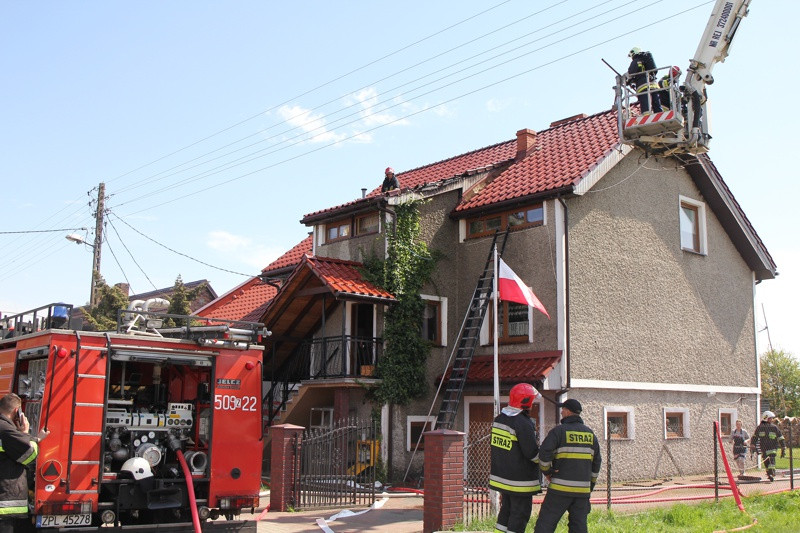 Pożar w budynku jednorodzinnym w Trzebieży [foto/wideo]