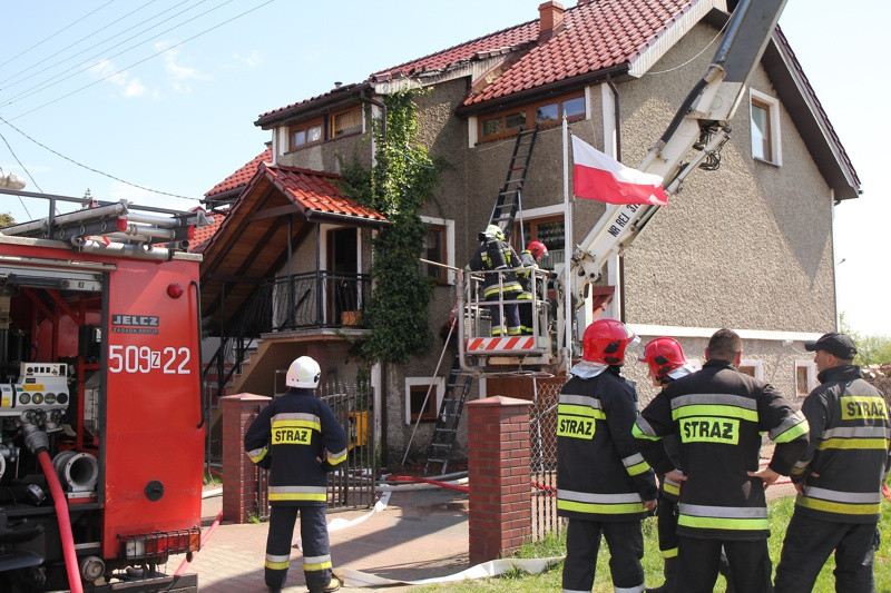 Pożar w budynku jednorodzinnym w Trzebieży [foto/wideo]