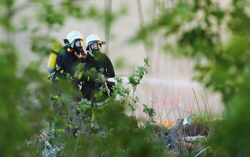 Trwa akcja gaśnicza na wysypisku przy ul. Kamiennej [foto/wideo]