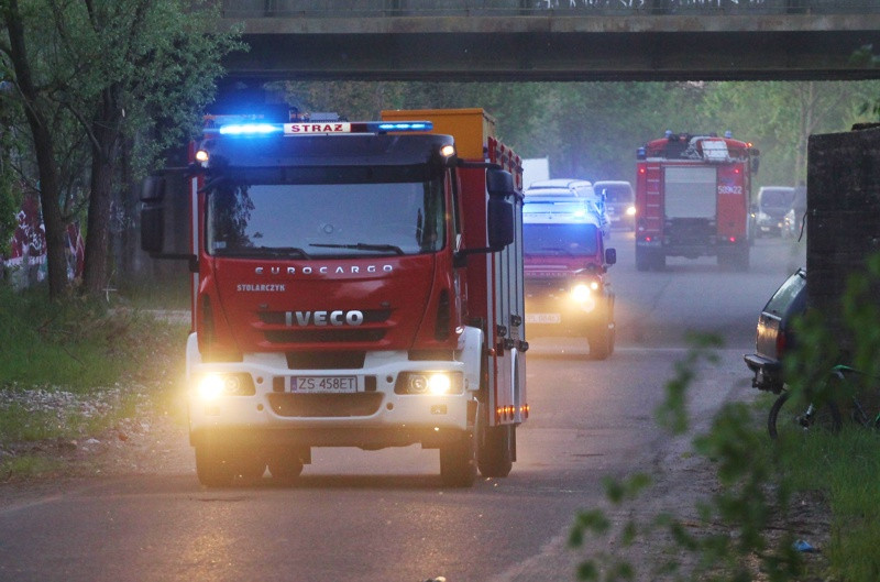Trwa akcja gaśnicza na wysypisku przy ul. Kamiennej [foto/wideo]