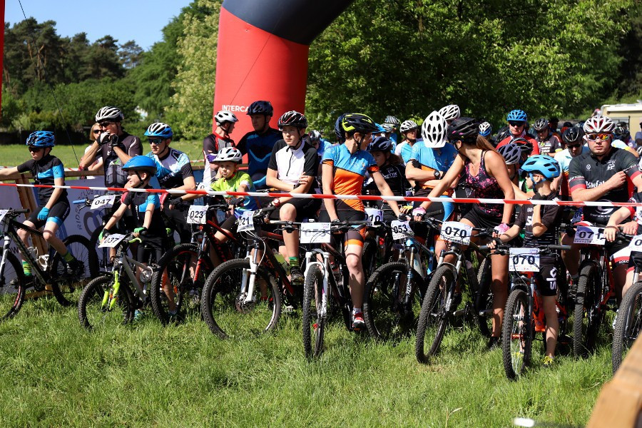 Ponad 900 zawodniczek i zawodników w I Polickim MTB Maratonie [foto]
