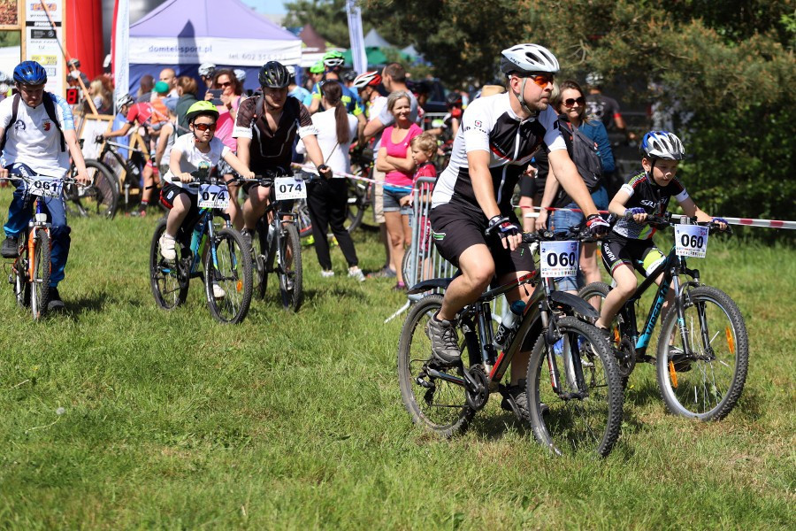 Ponad 900 zawodniczek i zawodników w I Polickim MTB Maratonie [foto]