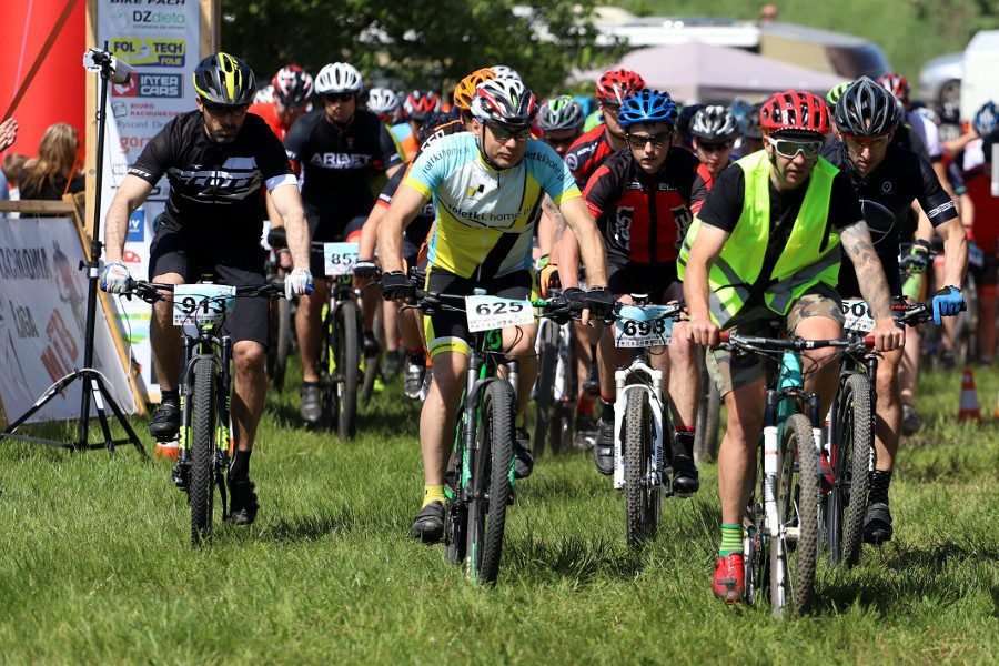 Ponad 900 zawodniczek i zawodników w I Polickim MTB Maratonie [foto]