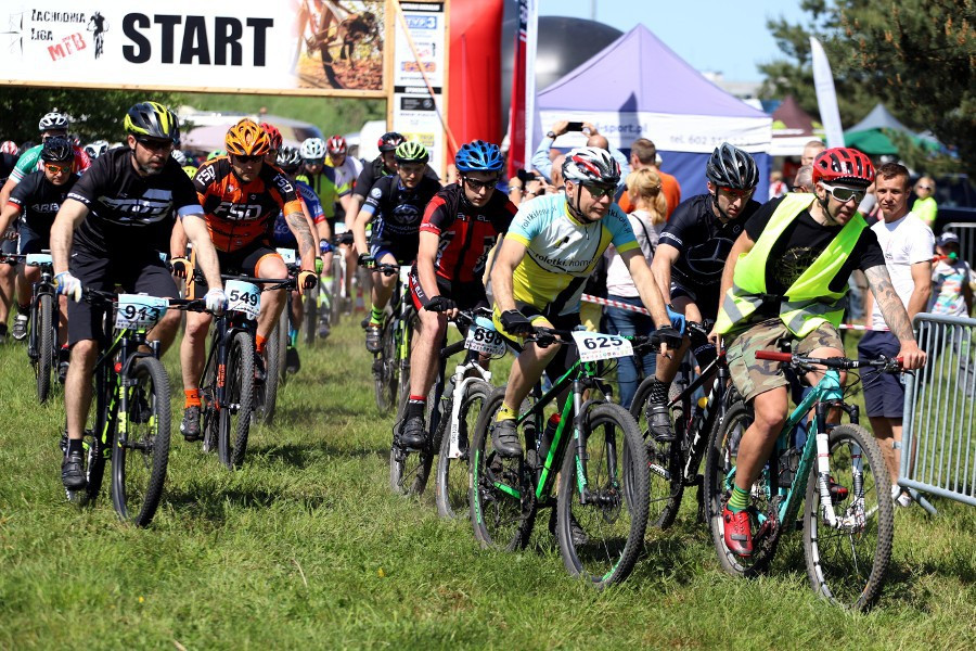 Ponad 900 zawodniczek i zawodników w I Polickim MTB Maratonie [foto]