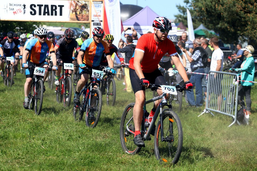 Ponad 900 zawodniczek i zawodników w I Polickim MTB Maratonie [foto]
