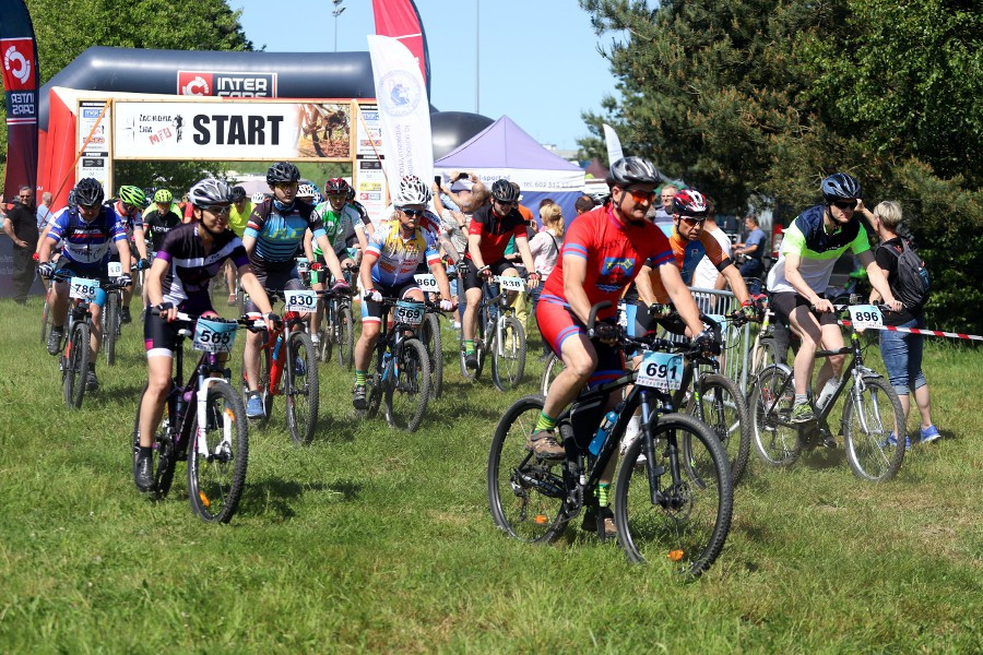 Ponad 900 zawodniczek i zawodników w I Polickim MTB Maratonie [foto]