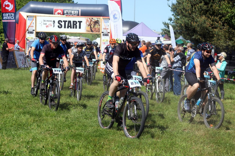 Ponad 900 zawodniczek i zawodników w I Polickim MTB Maratonie [foto]