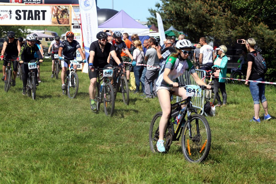 Ponad 900 zawodniczek i zawodników w I Polickim MTB Maratonie [foto]