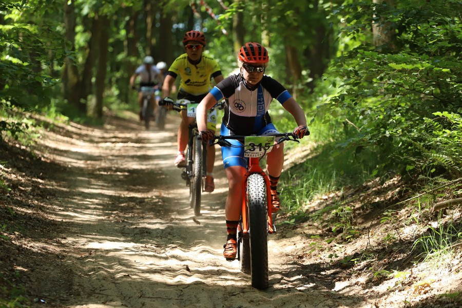 Ponad 900 zawodniczek i zawodników w I Polickim MTB Maratonie [foto]