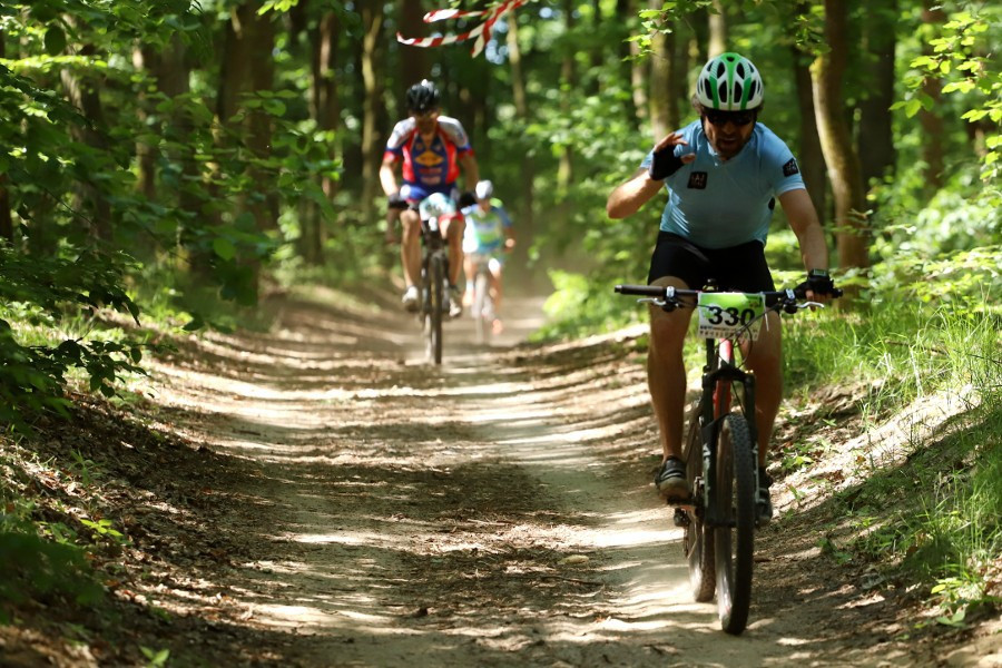 Ponad 900 zawodniczek i zawodników w I Polickim MTB Maratonie [foto]