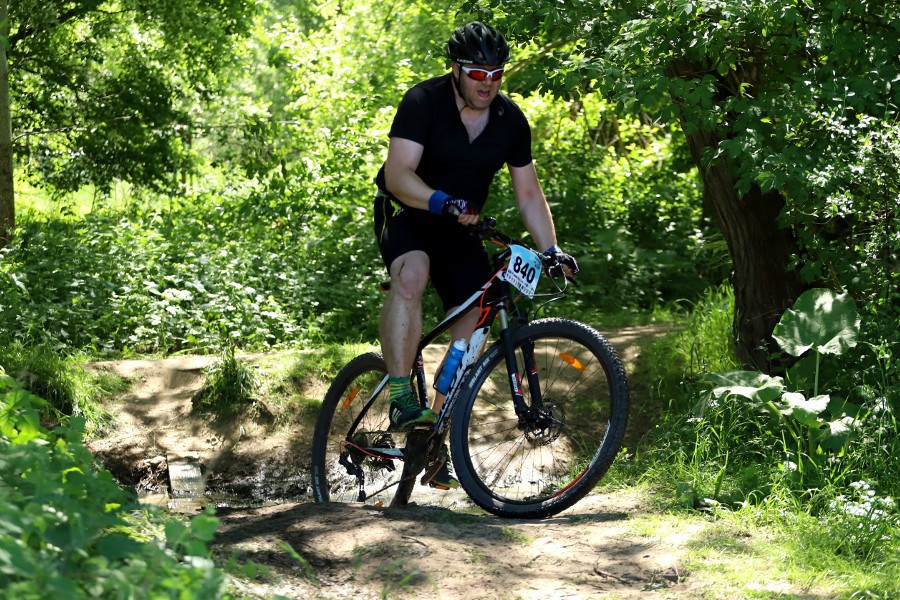 Ponad 900 zawodniczek i zawodników w I Polickim MTB Maratonie [foto]