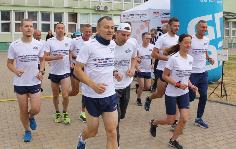 Sztafeta Niepodległości - 10 osób przebiegnie w sumie 1000 kilometrów [foto]