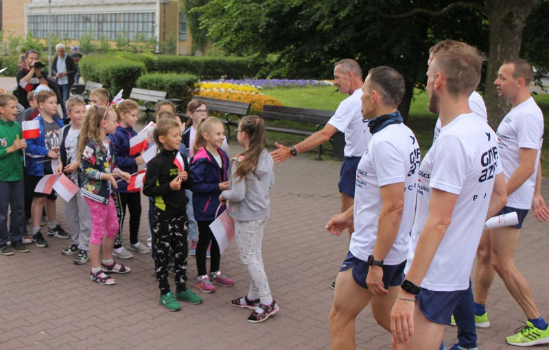 Sztafeta Niepodległości - 10 osób przebiegnie w sumie 1000 kilometrów [foto]