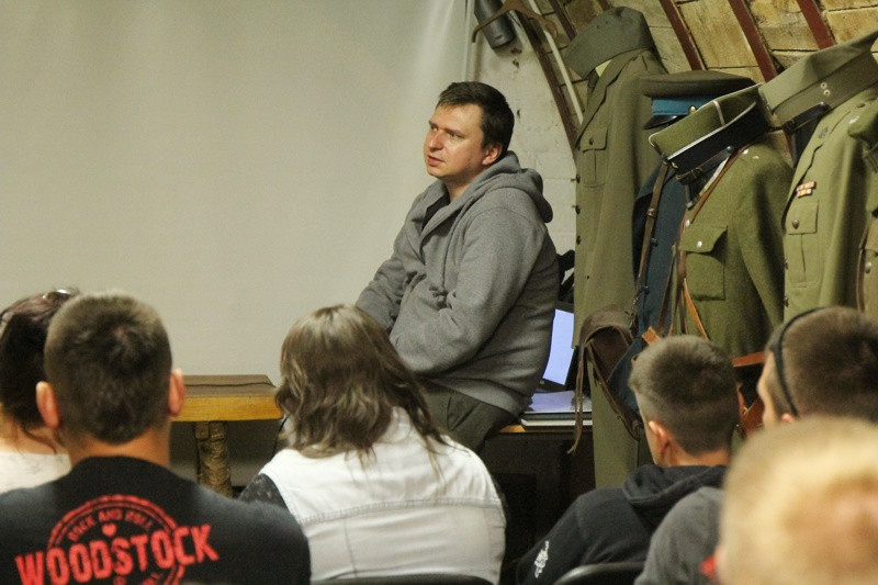 Wystawy, prelekcje i wycieczka z pochodniami po Starej Fabryce [foto]