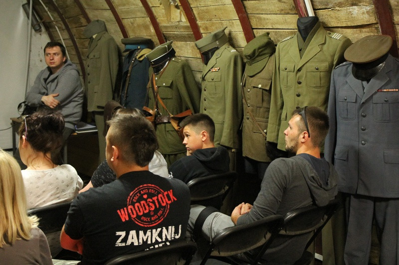 Wystawy, prelekcje i wycieczka z pochodniami po Starej Fabryce [foto]