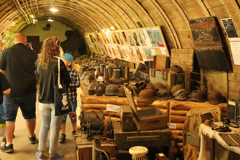 Wystawy, prelekcje i wycieczka z pochodniami po Starej Fabryce [foto]