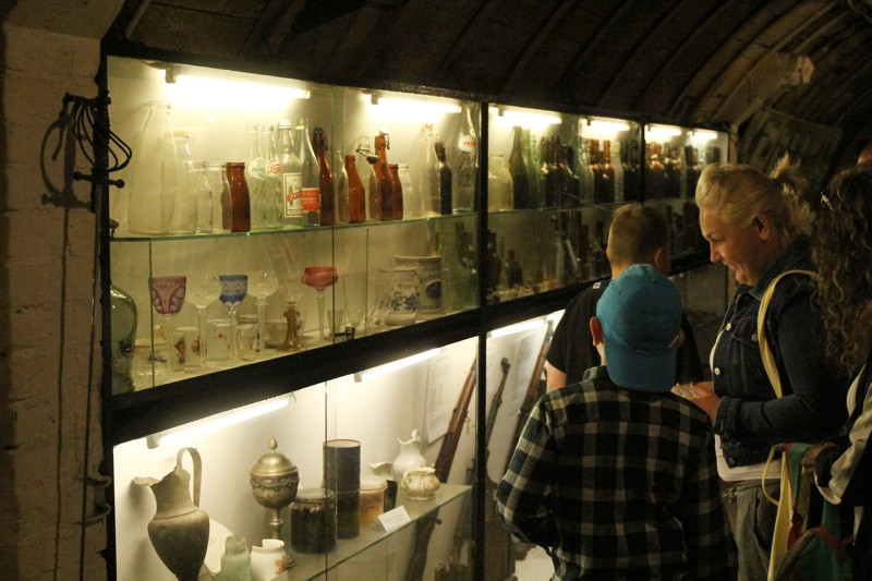 Wystawy, prelekcje i wycieczka z pochodniami po Starej Fabryce [foto]