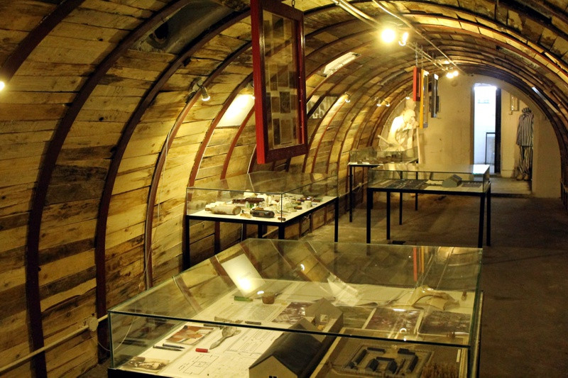 Wystawy, prelekcje i wycieczka z pochodniami po Starej Fabryce [foto]