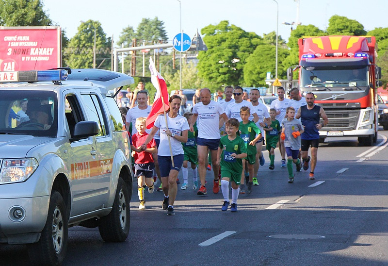 Sztafeta Niepodległości dobiegła do mety - 10x100 kilometrów zaliczone [foto]