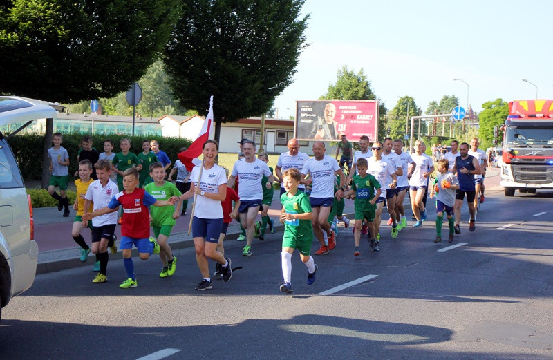 Sztafeta Niepodległości dobiegła do mety - 10x100 kilometrów zaliczone [foto]