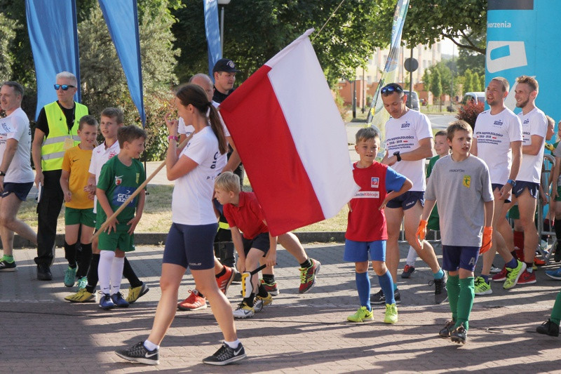 Sztafeta Niepodległości dobiegła do mety - 10x100 kilometrów zaliczone [foto]