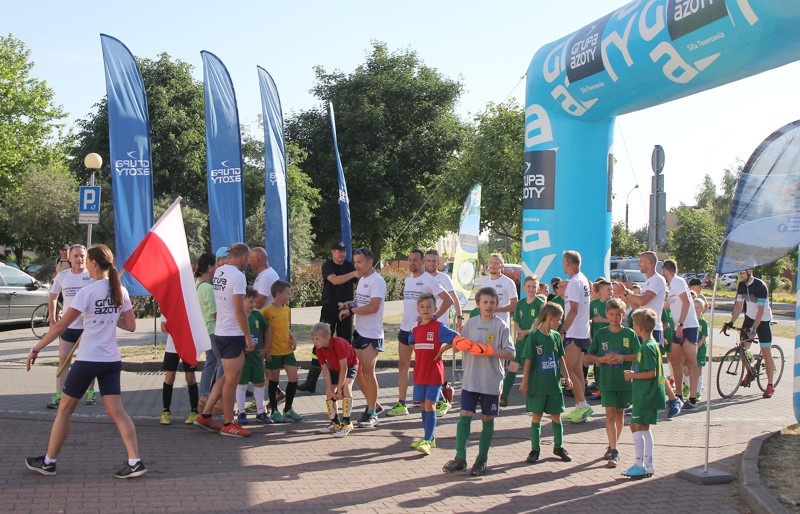 Sztafeta Niepodległości dobiegła do mety - 10x100 kilometrów zaliczone [foto]
