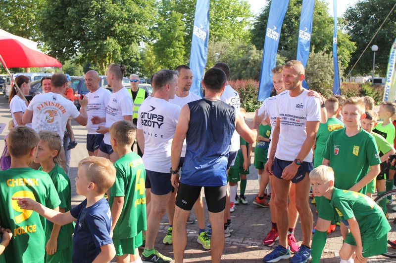 Sztafeta Niepodległości dobiegła do mety - 10x100 kilometrów zaliczone [foto]