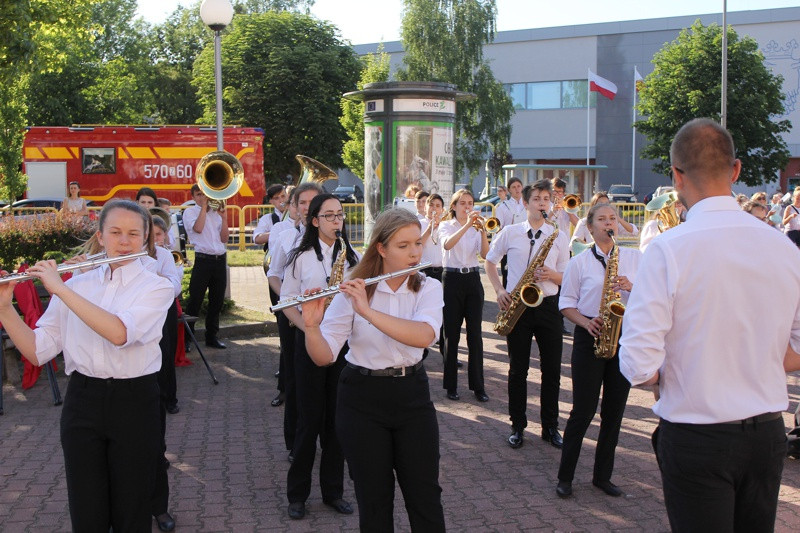 Sztafeta Niepodległości dobiegła do mety - 10x100 kilometrów zaliczone [foto]