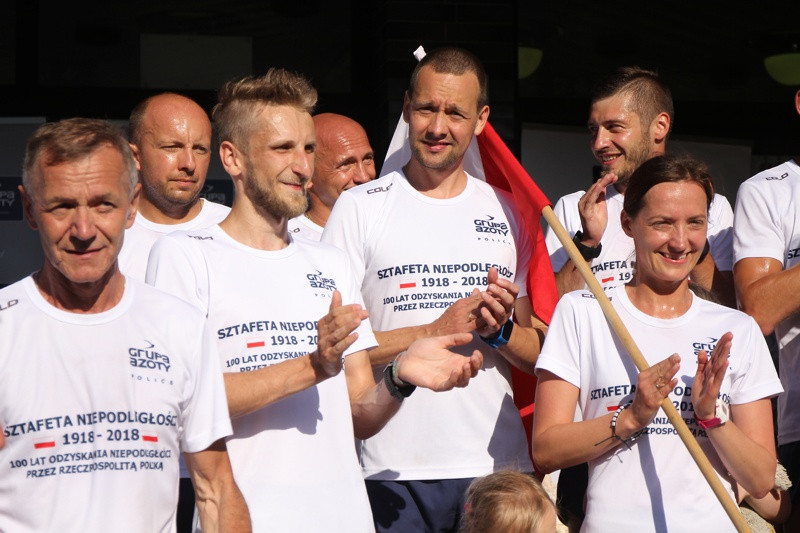 Sztafeta Niepodległości dobiegła do mety - 10x100 kilometrów zaliczone [foto]