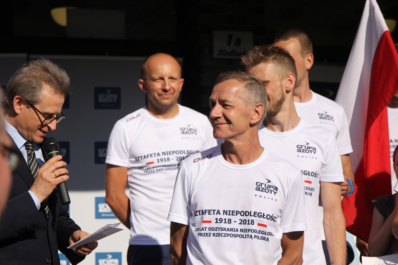 Sztafeta Niepodległości dobiegła do mety - 10x100 kilometrów zaliczone [foto]