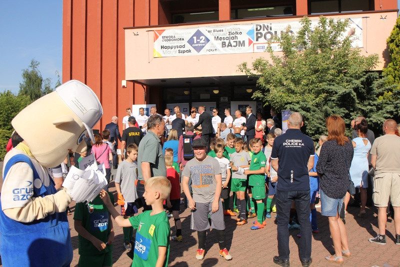 Sztafeta Niepodległości dobiegła do mety - 10x100 kilometrów zaliczone [foto]